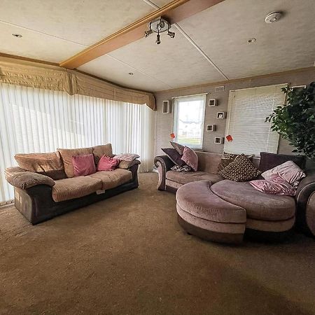 6 Berth Caravan For Hire At Seawick Holiday Park In Clacton-On-Sea Ref 27049Sw Extérieur photo