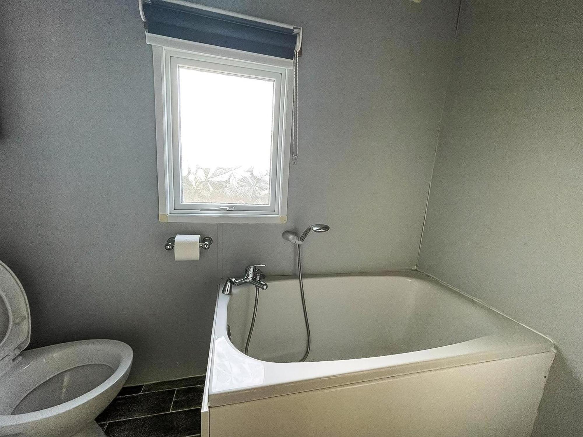6 Berth Caravan For Hire At Seawick Holiday Park In Clacton-On-Sea Ref 27049Sw Extérieur photo